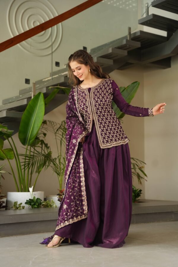 Queen’s Aura Gown - Image 5